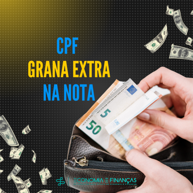 pessoa abrindo a carteira com dinheiro